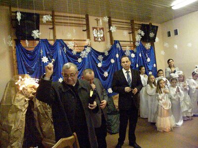 1 Opłatki poświęcił ksiądz proboszcz Jan Bejnar. 